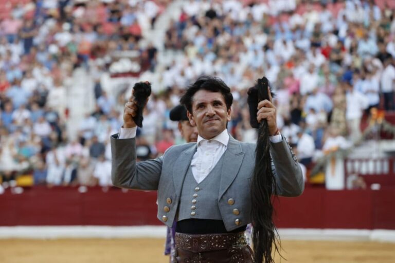 Récital de Diego Ventura, quatre oreilles et une queue à Murcie, sur les épaules d'un grand Andy Cartagena