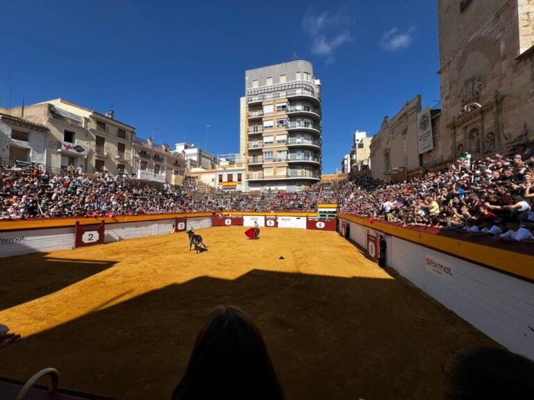 Une bonne ambiance et une corrida triomphale de López Gibaja à Algemesí