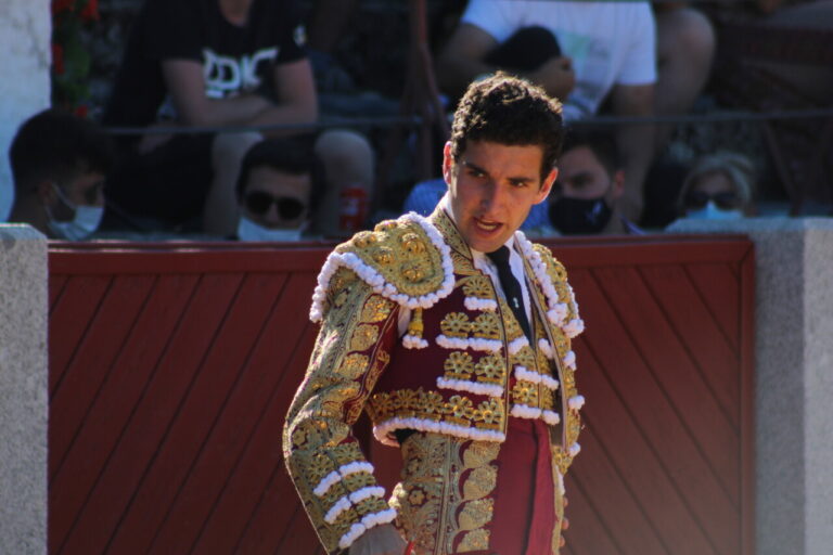 Valentín Hoyos, encorné à la cuisse gauche à Azuqueca de Henares