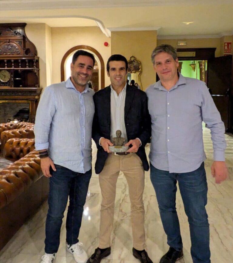 Emilio de Justo reçoit le « Lion d'Or » comme vainqueur de la saison 2023