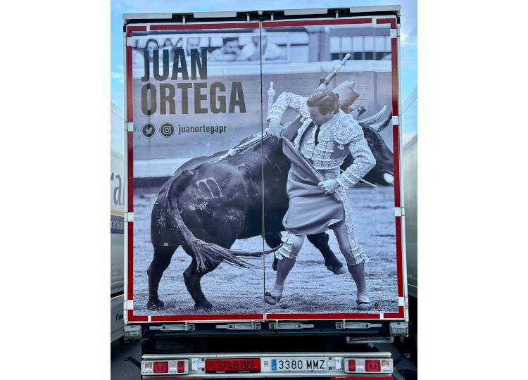 Juan Ortega traverse les frontières avec l'expansion de la flotte de camions à son image