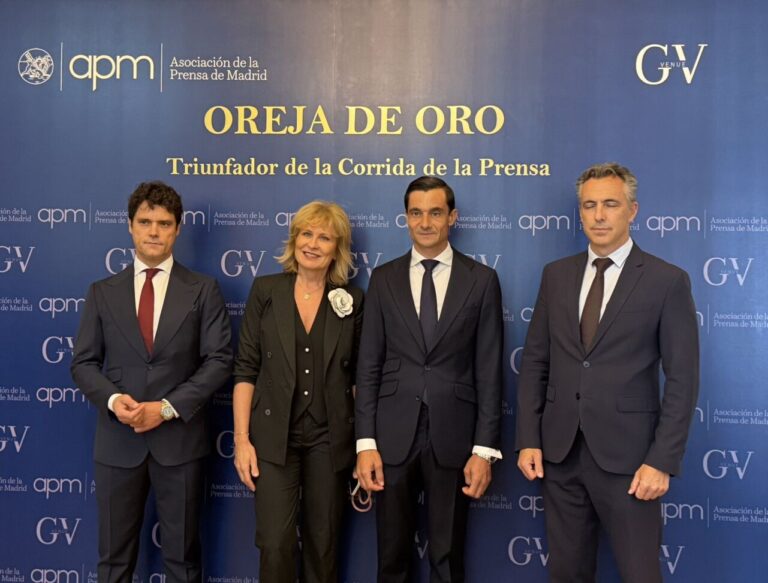 Paco Ureña reçoit l'Oreille d'Or de l'Association de la Presse de Madrid