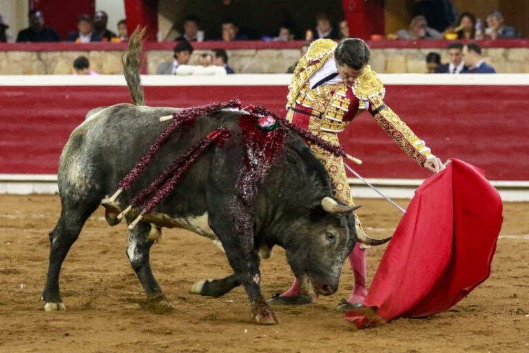 Corrida coûteuse de Juan Ortega et de l'important Joselito Adame, sur les épaules d'Isaac Fonseca à Morelia