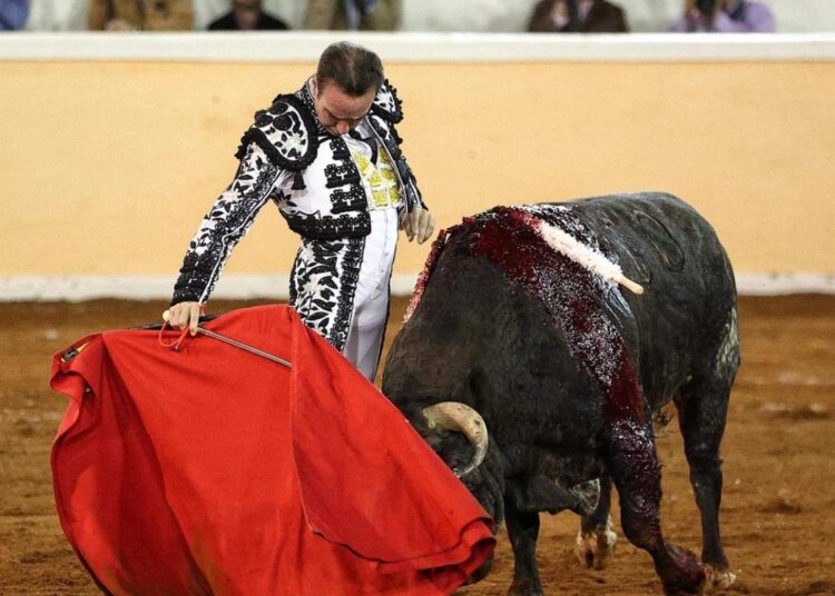 Enrique Ponce coupe la seule oreille lors de ses adieux à San Luis Potosí