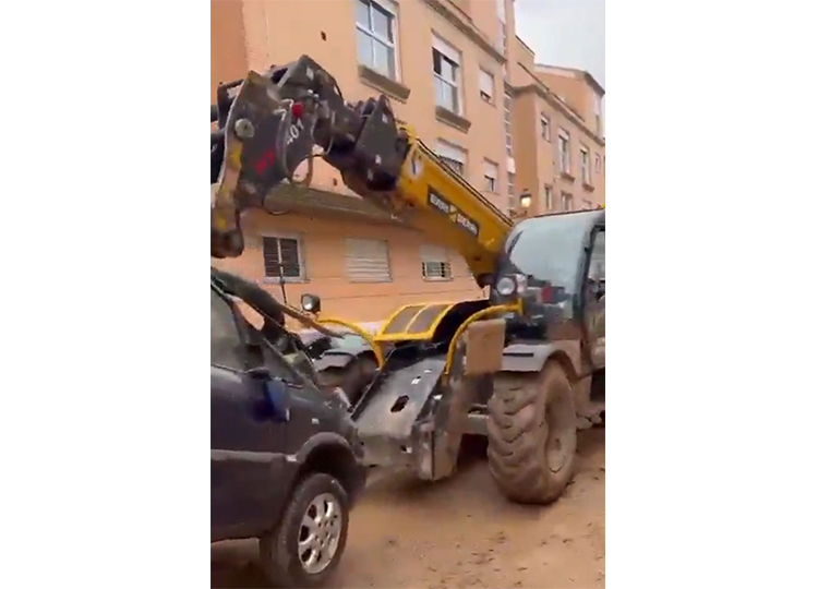 Félix Azcona, de l'élevage Hnas Azcona, un autre exemple de solidarité avec leurs machines à Valence