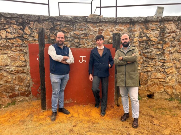 Jesús González et Daniel Torres 'Cotola', représentants de Julio Méndez