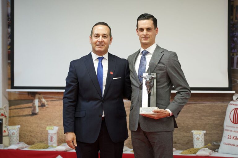 L'Association taurine El Quite de Calasparra décerne le XVIIIe Prix de torero de la Révélation Nationale 2024 à David Galván