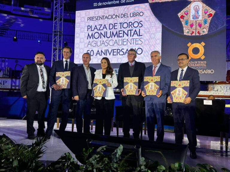 Présentation du livre qui commémore les 50 ans du Monumental de Aguascalientes
