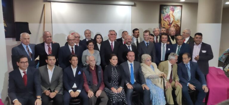 Roca Rey et El Payo reçoivent les prix des vainqueurs d'Aguascalientes