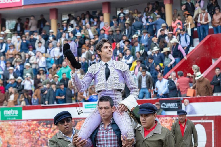 Un travail retentissant de Castella et la livraison de Roca Rey au début de la foire de Latacunga