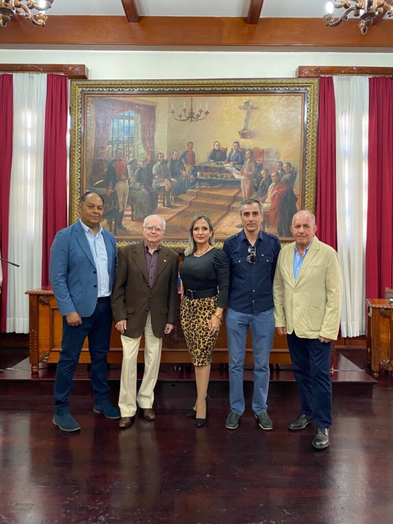 La Commission taurine de Mérida prête serment par le maire Jesús Araque