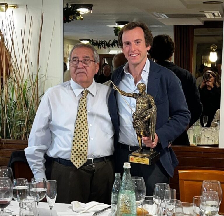 Román reçoit le Trophée César Augusto à Tarragone