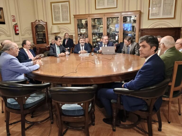 Sánchez Vara et Reta de Casta Navarra, protagonistes du Real Casino de Madrid Tertulia