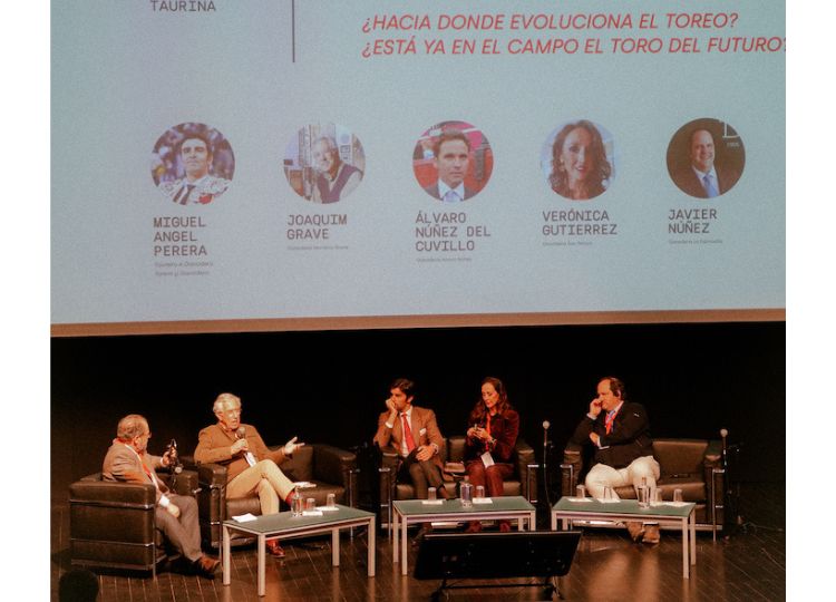 L'Union de taurelle et le taureau du futur, pour débattre le premier jour du forum de la culture de taureaux