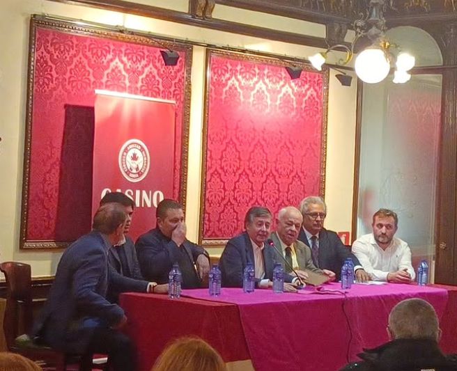 Le ministre de la Culture de Castilla y León et le maire de Medinaceli, en faveur du Toro Jubilo