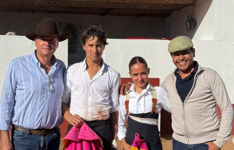 Roca Rey et Paola San Román tentent dans le bétail de Pablo Moreno avant le Corrida de Morelia