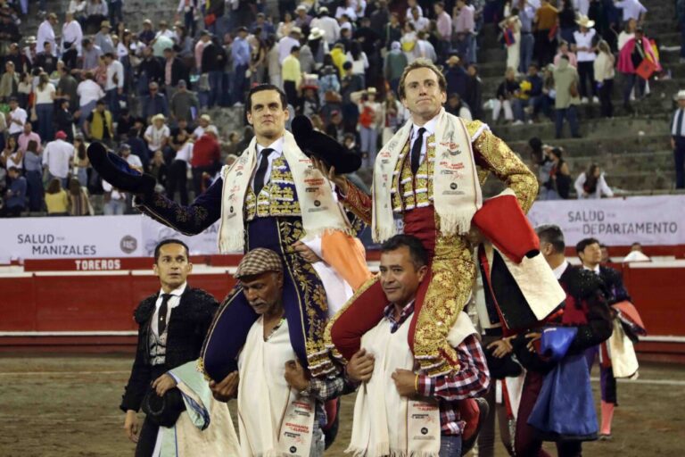 Román conquiert Manizales après avoir gracié « Cadenero », d'Ernesto Gutiérrez