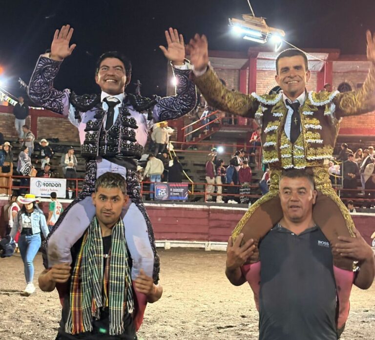 Sebastián Vargas et 'El Mojito', sur les épaules à Ragonvalia (Plus de célébrations)