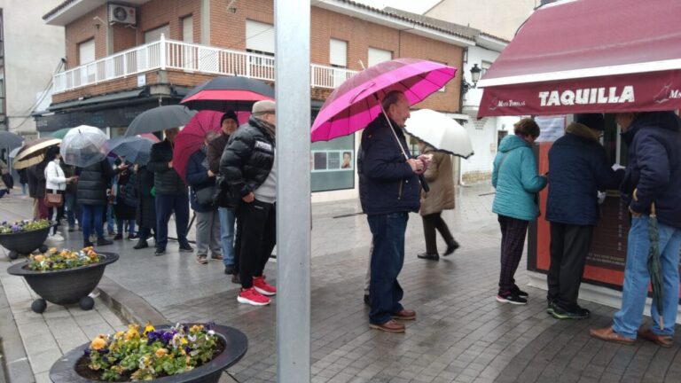 Super ambiance à l'ouverture des billetteries physiques d'Illescas malgré la pluie