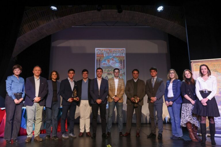 Valdemorillo célèbre la présentation de gala de sa foire taurine et rend hommage à Paco Camino