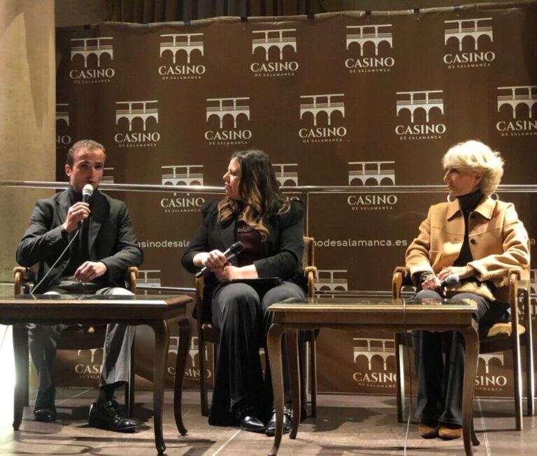 Damián Castaño et Dolores Aguirre, un grand acte dans le Casino de Salamanque