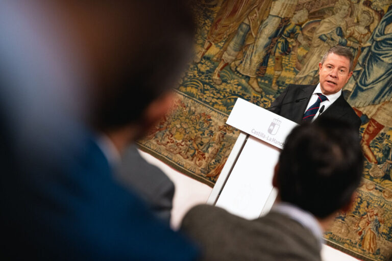 García-Page: «La corrida a une composante socioéconomique très importante. Les gens comprennent la culture du taureau dans le cadre de leurs traditions et comme identité '