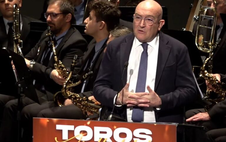Jesús Julio Carnero, maire de Valladolid: «  Valladolid est une ville de taureaux, du bétail, un endroit où le taureau est recherché et sent '