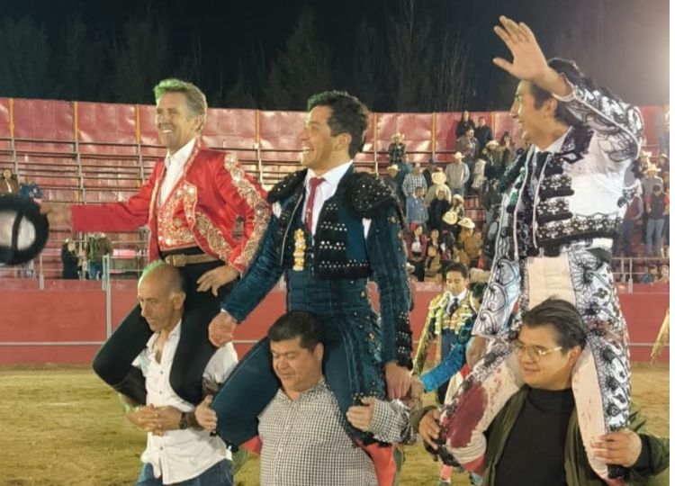 Pablo Hermoso de Mendoza, Antonio García 'El Chihuahua' et Emmanuel Cuenca, sur les épaules de Sombretete