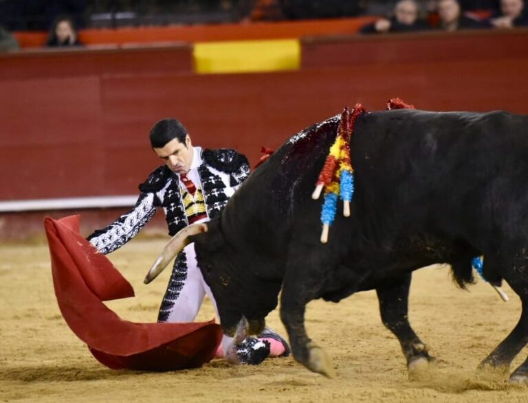 Ainsi, nous vous avons dit le quatrième de la foire de Fallas, en détail (en ligne)