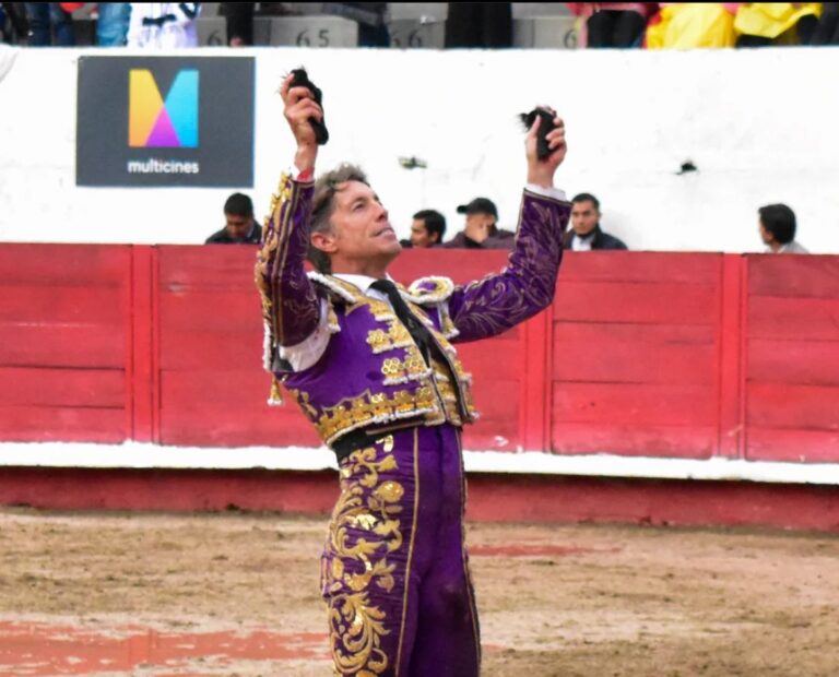 Ambato: Paco Cortez pardonne un taureau Mirafuente et quitte la grande porte à côté de Manuel Escribano