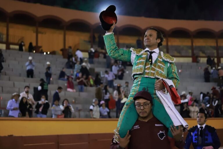Antonio Ferrera vient aux épaules à Apizaco après une tâche très tempérée