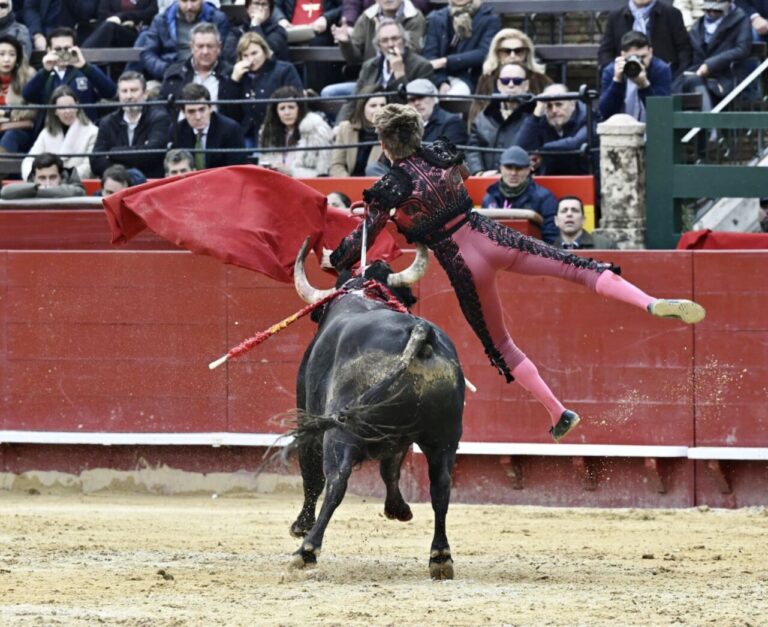 Borja Jiménez, radicalement capturé en entrant pour tuer le second (Direct: Valence)