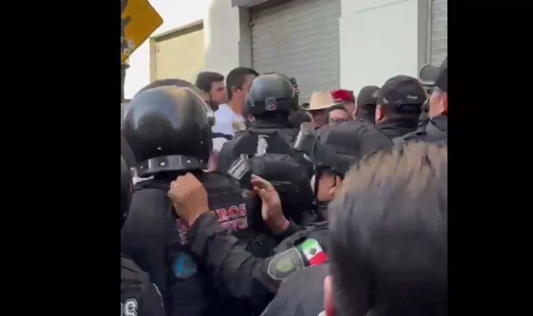 Bullfights, attaqués par la police lors de la manifestation par la taurelle à Mexico