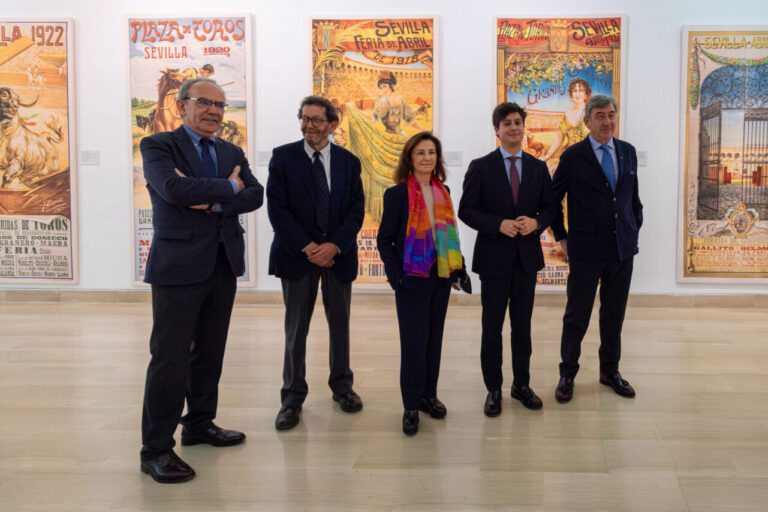 Inauguré l'exposition «affiches de taureau du professeur de Séville»
