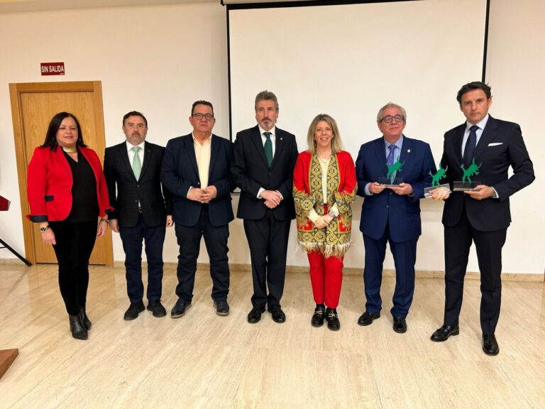 Paltoreo Bulls, Manzanares et La Palmosilla, décernés par le vétérinaire College of Ciudad Real