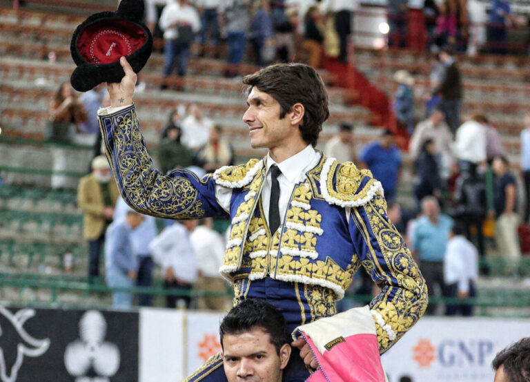 Sebastián Castella, distingué avec la médaille d'honneur d'Arles
