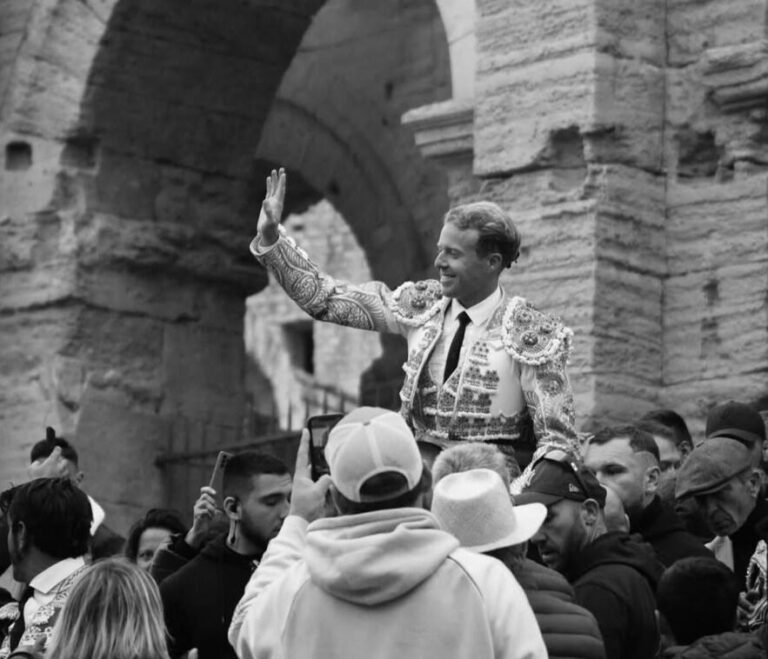 CLEMETE: Un début avec les gallons à Arles pour l'année de sa confirmation