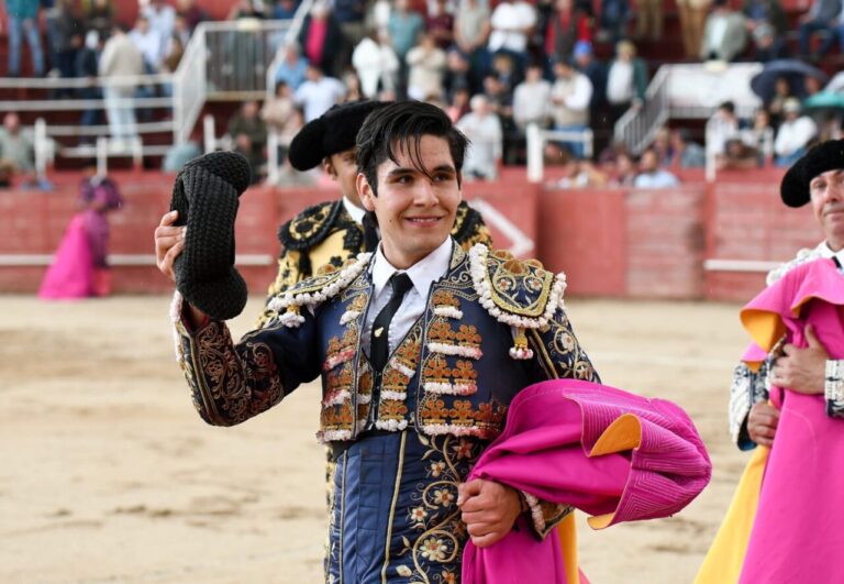 Jairo López fait une promenade jusqu'au rail au second (Direct: Navas del Rey)