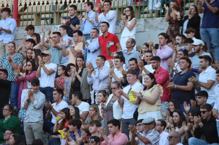 Le jeune succès dans les taureaux à Valladolid: Young Laying pour le 17 mai est étendu