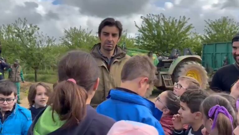 Miguel Ángel Perera apporte le Bravo Campo aux enfants