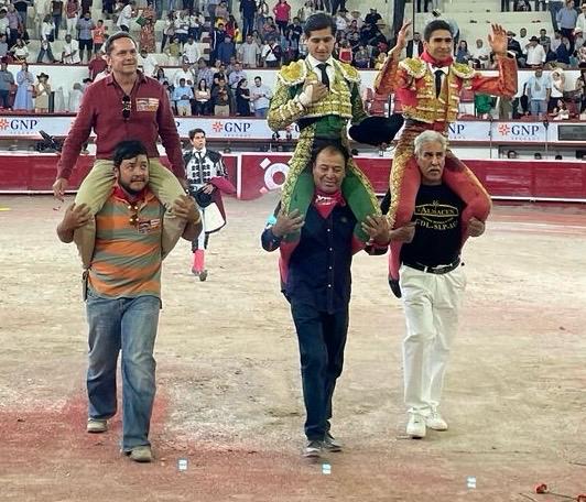 Pastor de César, juge Plaza à Aguascalientes, sur le taureau récompensé avec la traînée lente: «  Le Toro de Corlomé était courageux ''
