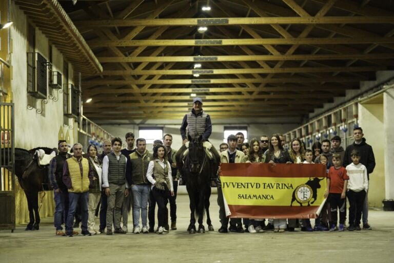 Sergio Pérez de Gregorio et Taurine Youth of Salamanque, rencontre réussie pour apporter le Rejoneum