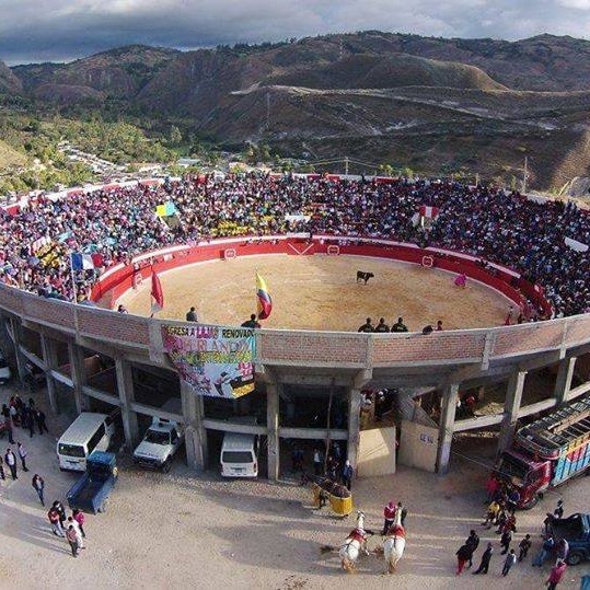 Un grand Castro de Bullfighters pour la foire de taureaux Lajas