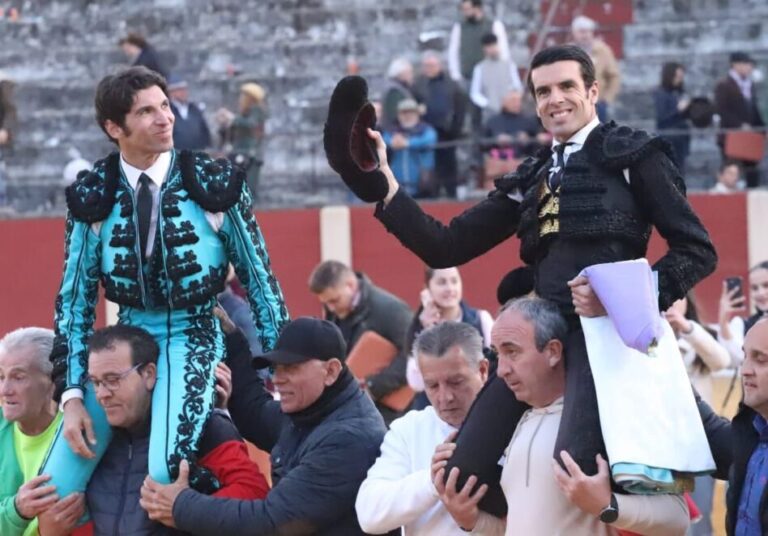 Un important Emilio de Justo, sur les épaules avec Cayetano à Baeza