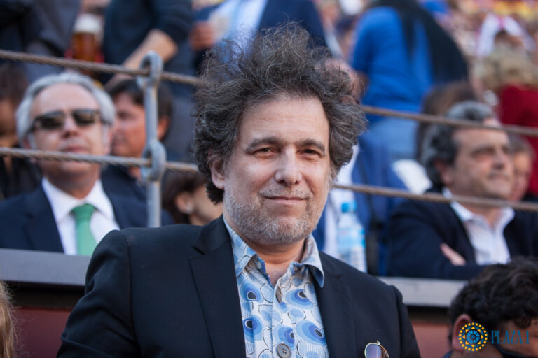 Andrés Calamaro et les très riches riches en corrida