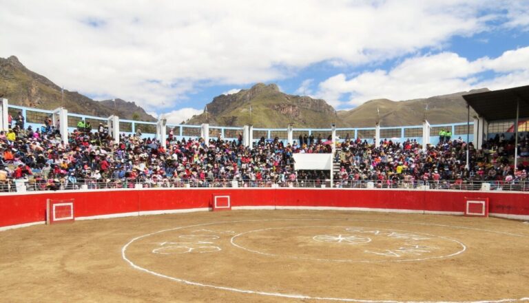 Diego García, présent à la Foire de taureaux de Huancavelica