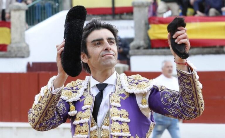 Miguel Ángel Perera assure la grande porte qui marche une autre oreille de la pièce (direct: trujillo)