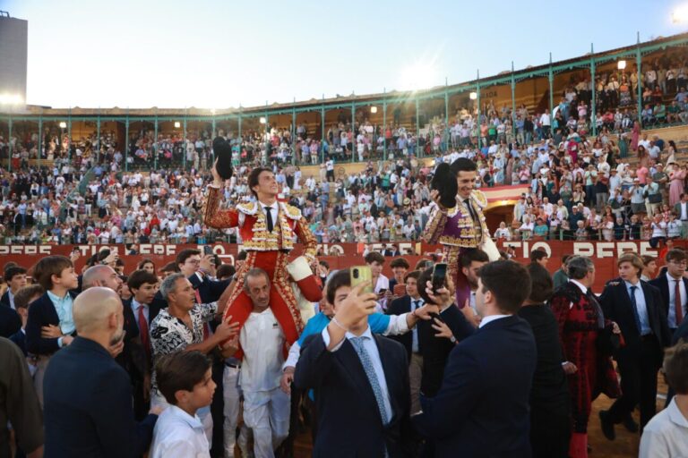 Roca Rey a pardonné 'Labiego', de Jandilla, sur les épaules avec un Talavante inspiré à Jerez