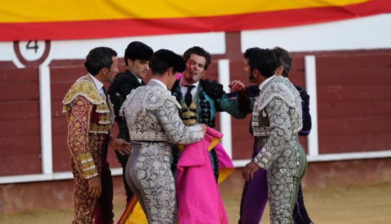 José Garrido: «  blessure dans la zone scrotale sans affectation testiculaire et coup dur à la racine de la cuisse droite ''