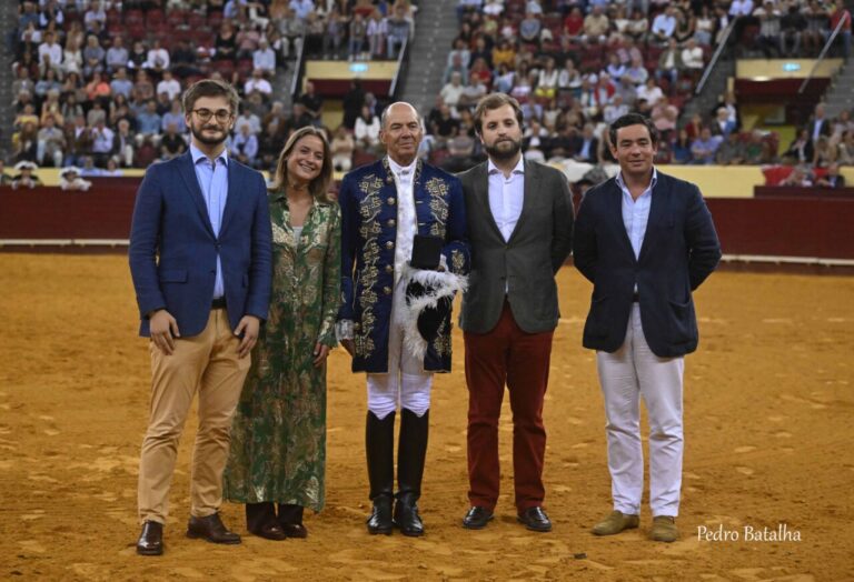 Triumphant et hommage émotionnel à la réjoneador de Paulo Caetano